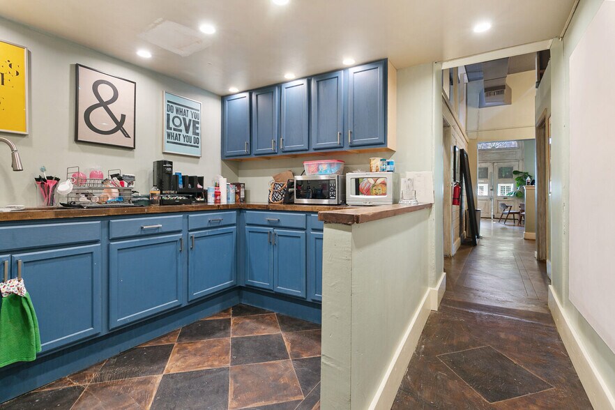 8025 Maple St, New Orleans, LA à vendre - Photo intérieure - Image 3 de 4