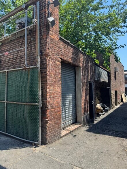 6810 Woodside Ave, Woodside, NY for lease - Building Photo - Image 2 of 8