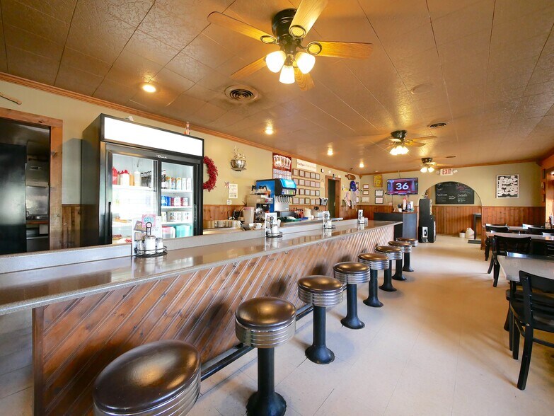 56721 Ferry Landing Rd, Shadyside, OH à vendre - Photo intérieure - Image 3 de 37