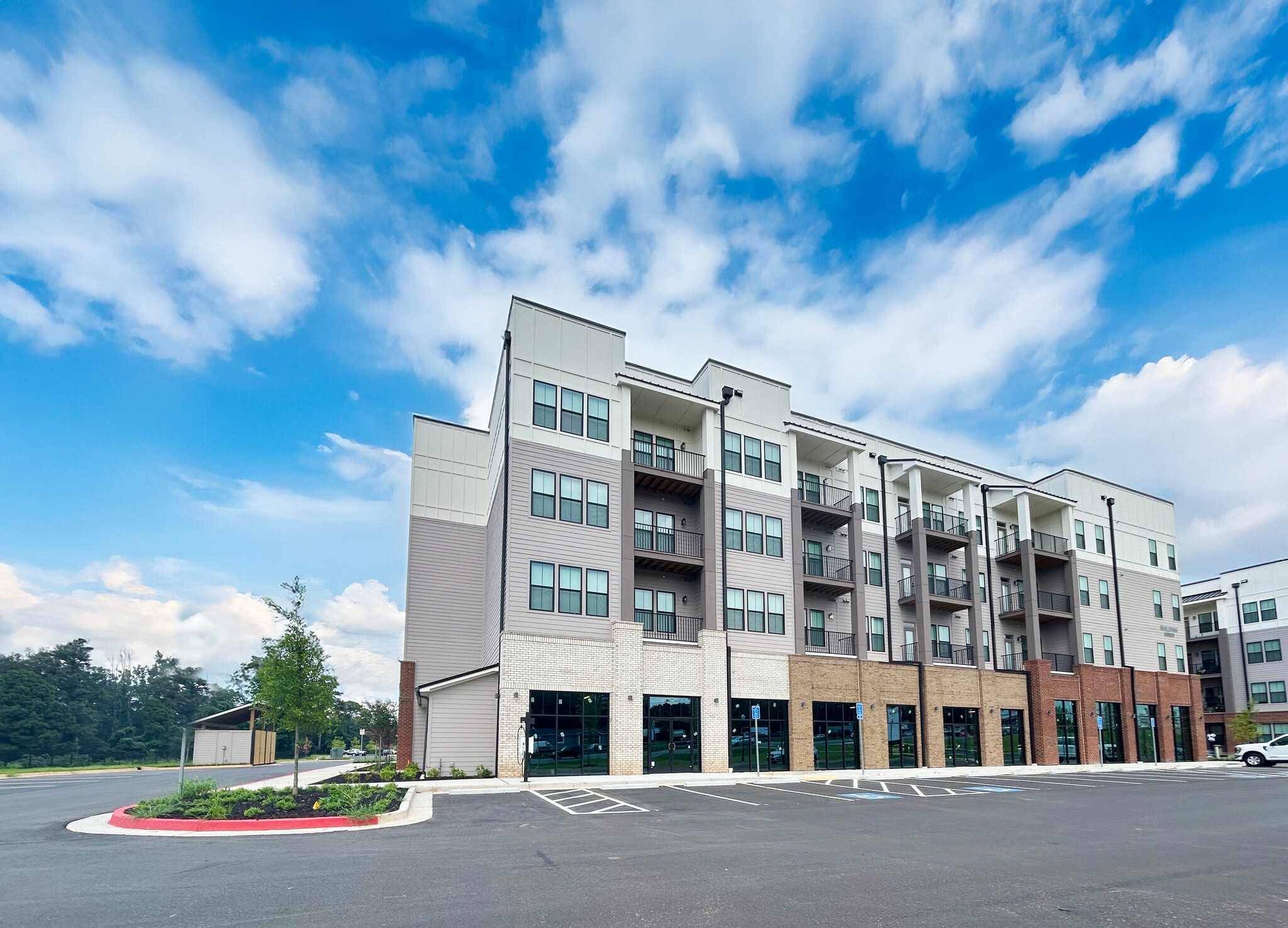 2555 Cobb Pky, Kennesaw, GA for lease Building Photo- Image 1 of 10