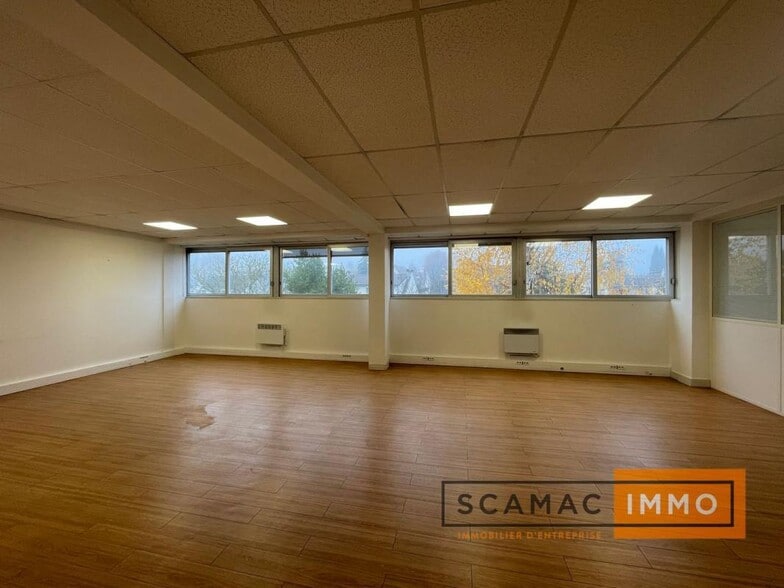 Industrial in Igny for lease - Interior Photo - Image 3 of 6