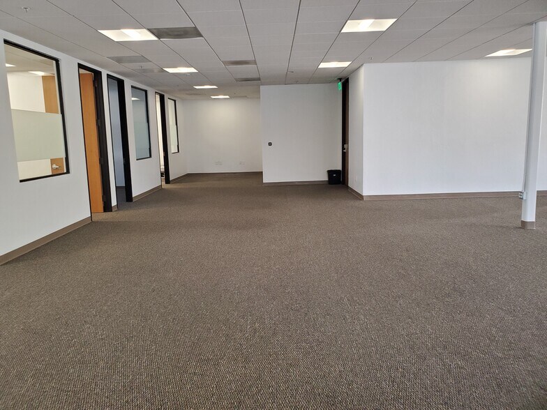 20195 Stevens Creek Blvd, Cupertino, CA à louer - Photo intérieure - Image 3 de 13
