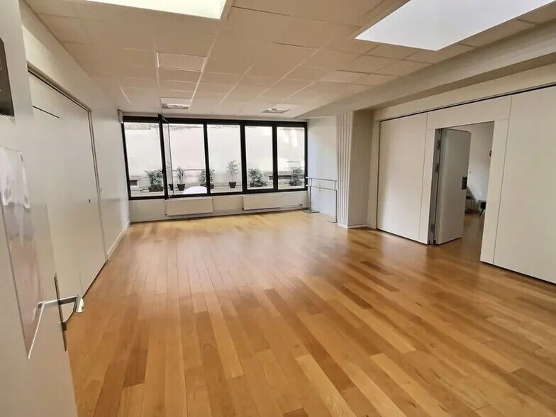 71 Rue Fondary, Paris for lease - Interior Photo - Image 3 of 8