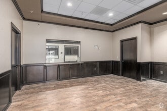 3151 W Tecumseh Rd, Norman, OK for lease Lobby- Image 2 of 11