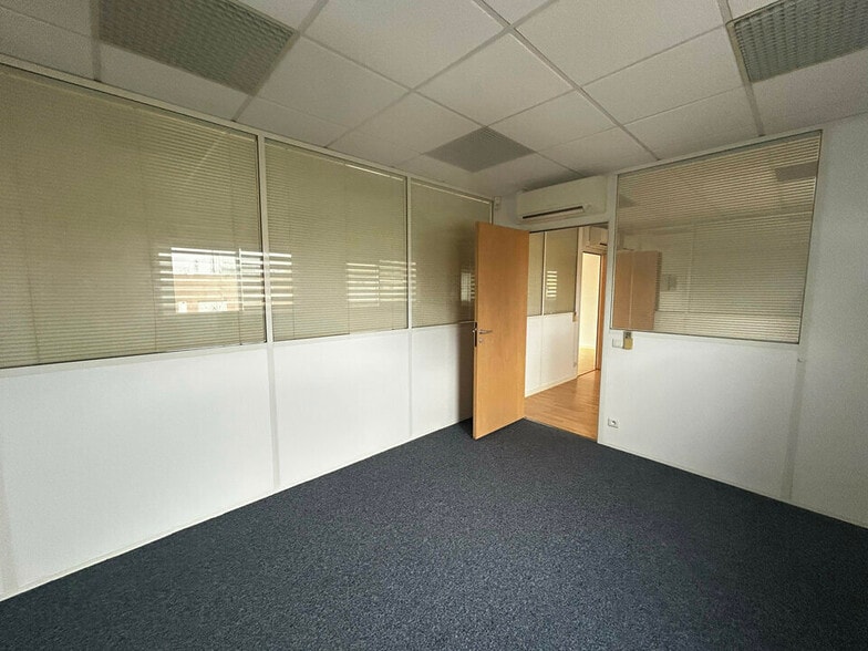 21 Rue Des Cerisiers, Lisses à louer - Photo intérieure - Image 3 de 34