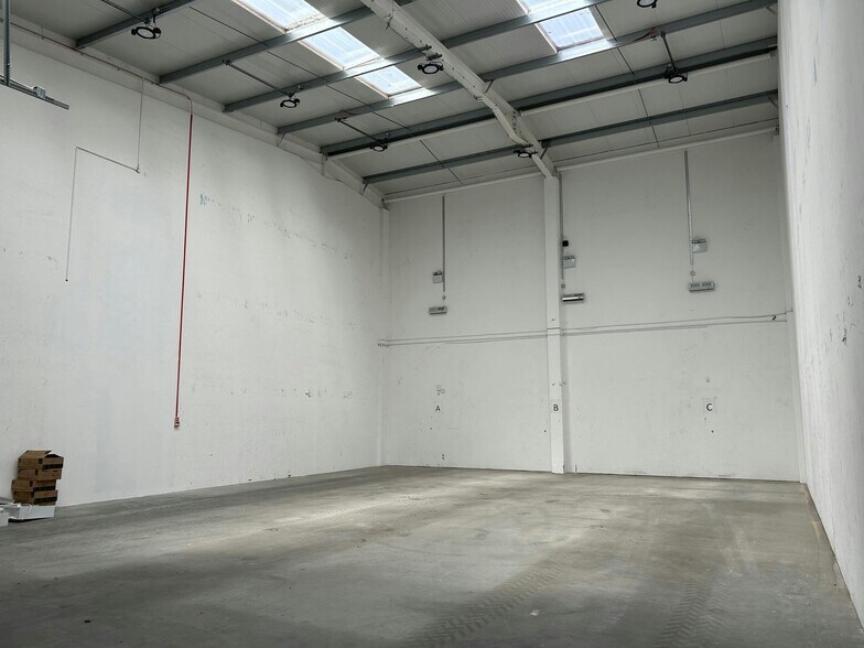 Fishponds Rd, Wokingham à louer - Photo du bâtiment - Image 2 de 11