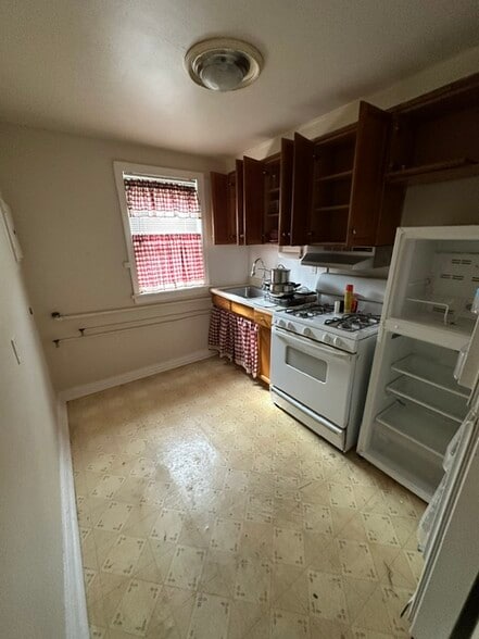 1015 Saville Ave, Crum Lynne, PA for sale - Building Photo - Image 2 of 6