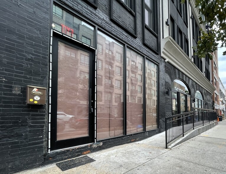 862 Dekalb Ave, Brooklyn, NY à louer - Photo du bâtiment - Image 2 de 15