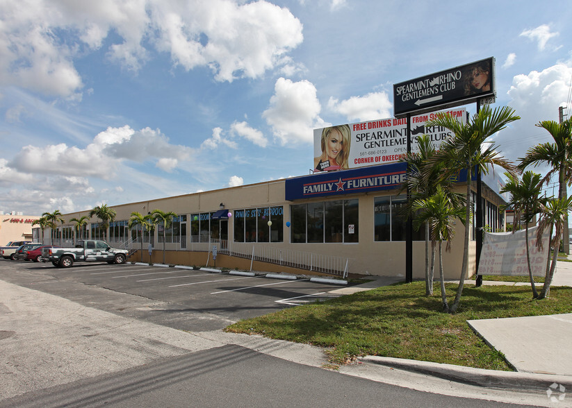 4421 Okeechobee Blvd, West Palm Beach, FL à louer - Photo principale - Image 1 de 14