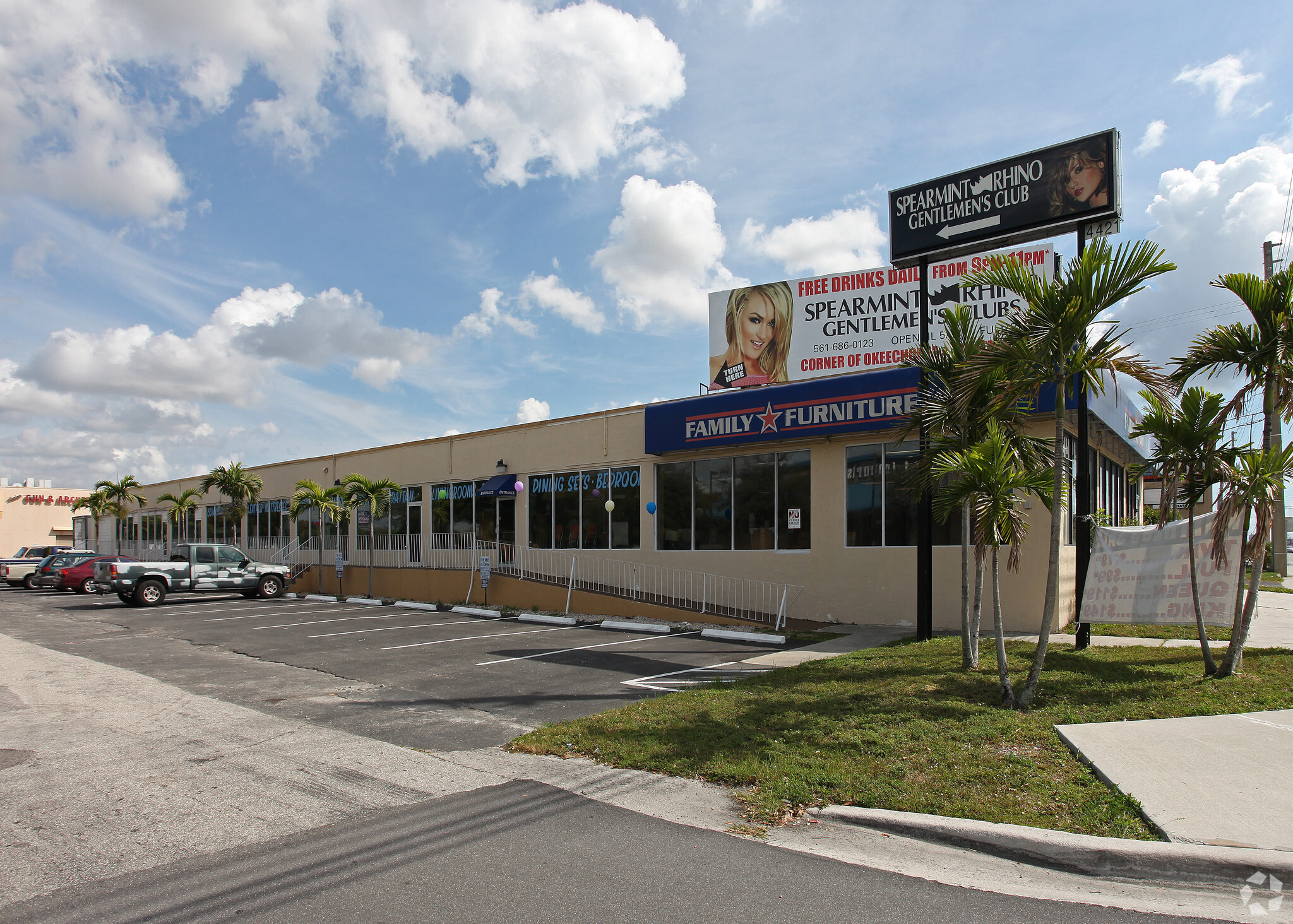 4421 Okeechobee Blvd, West Palm Beach, FL à louer Photo principale- Image 1 de 15