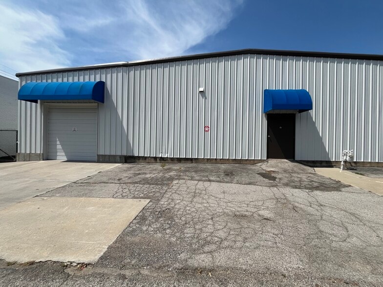 1020 S Quaker Ave, Tulsa, OK for lease - Building Photo - Image 2 of 26