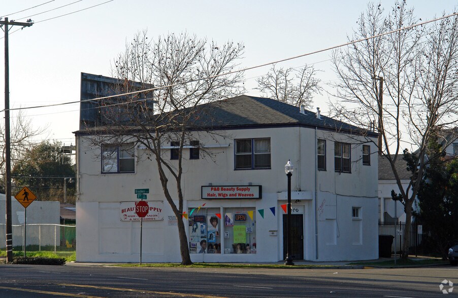 3200 Broadway, Sacramento, CA à vendre - Photo principale - Image 1 de 2
