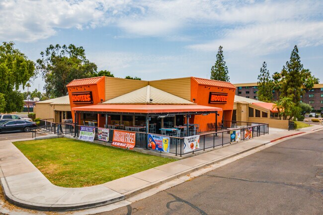 Plus de détails pour 10223 N Metro Pky E, Phoenix, AZ - Commerce de détail à louer