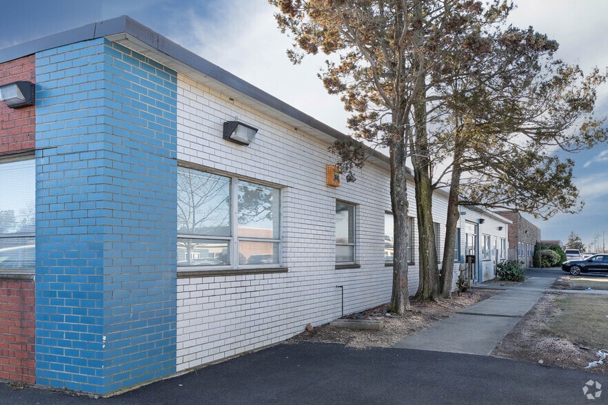 195 Marine St, Farmingdale, NY for lease - Building Photo - Image 3 of 4
