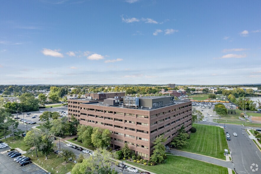 2 University Plz, Hackensack, NJ à louer - Aérien - Image 3 de 7
