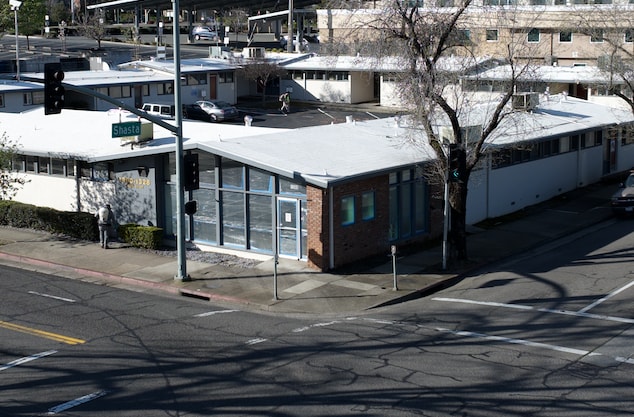 1300 Court St, Redding, CA for lease - Building Photo - Image 3 of 4