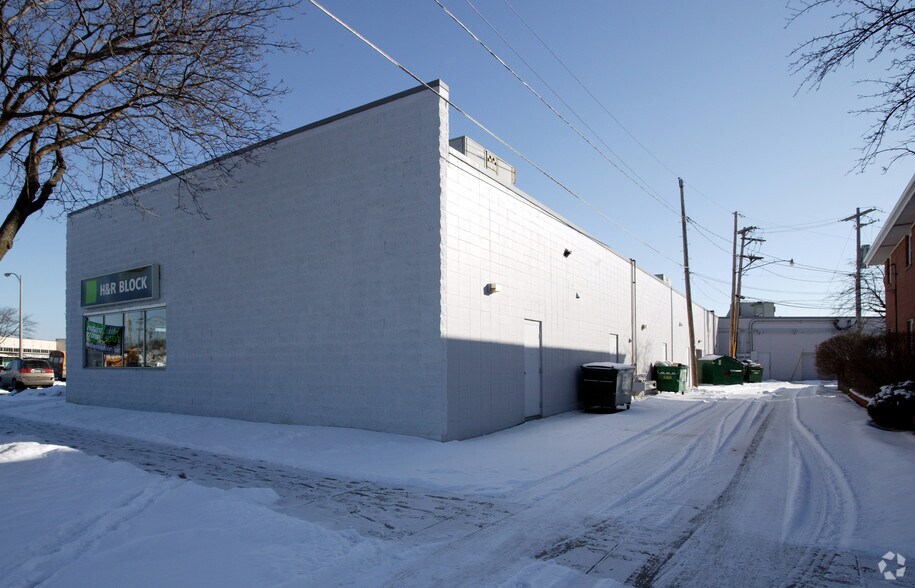 8329-8349 W Appleton Ave, Milwaukee, WI à louer - Photo du bâtiment - Image 2 de 10