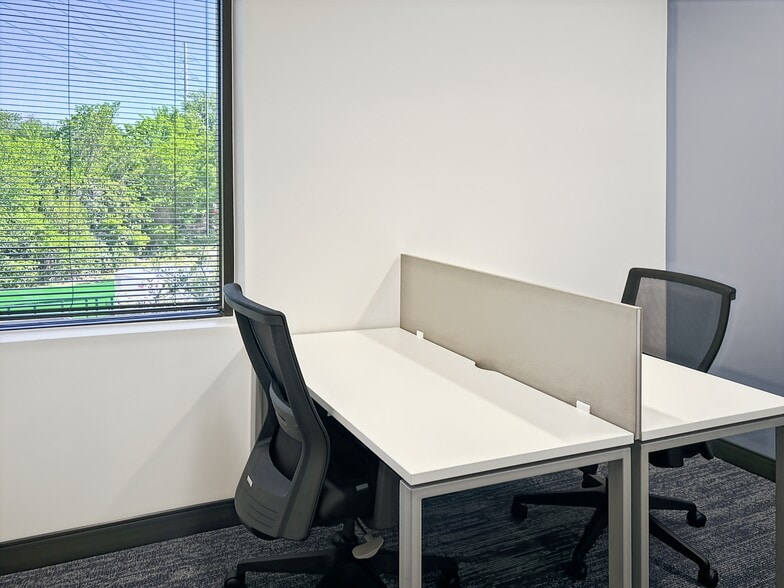 1177 Rockingham Ln, Richardson, TX for lease - Building Photo - Image 3 of 9