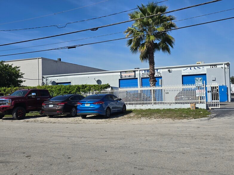 7215 NW 41st St, Miami, FL à vendre - Photo du bâtiment - Image 3 de 4