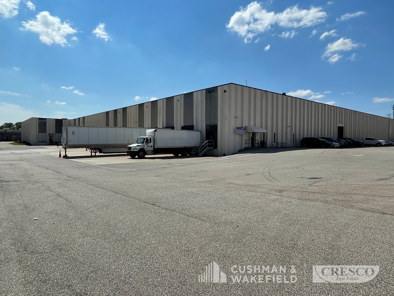 5370 Naiman Pky, Solon, OH for lease - Building Photo - Image 1 of 1