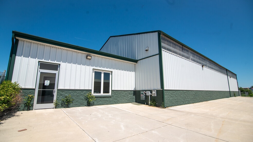 250 Edwards Ave, New Castle, DE for lease - Building Photo - Image 2 of 23