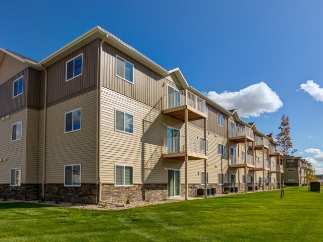 206 32nd St E, Williston, ND à vendre - Photo du bâtiment - Image 2 de 4