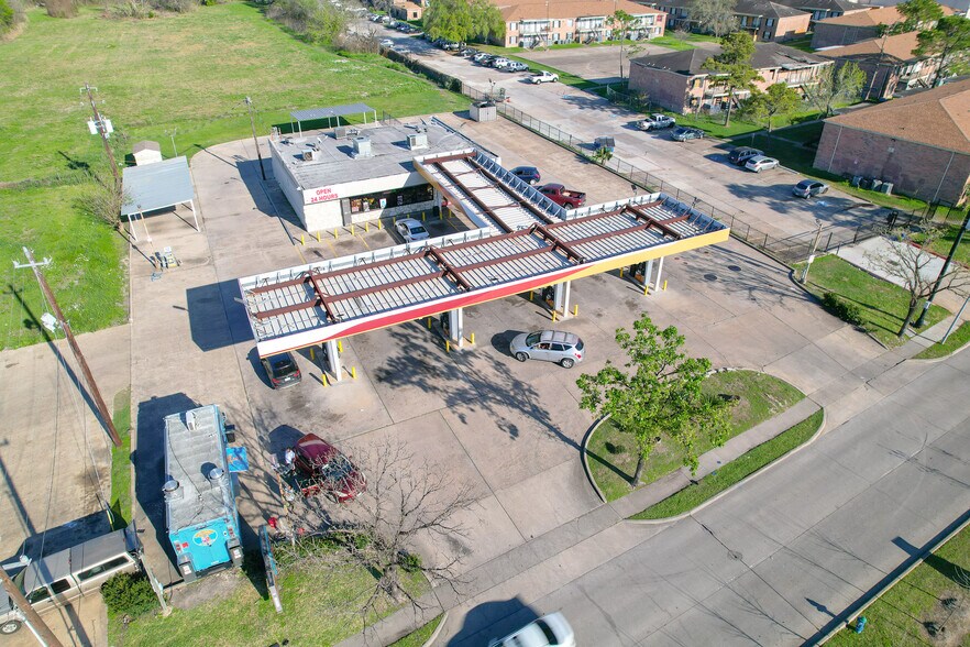 7911 Wilcrest Dr, Houston, TX à vendre - Photo du bâtiment - Image 2 de 11