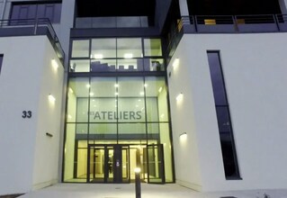 Flex in Lyon for lease Building Photo- Image 2 of 9