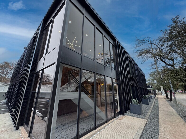 2120 Montrose Blvd, Houston, TX à louer - Photo du bâtiment - Image 2 de 7