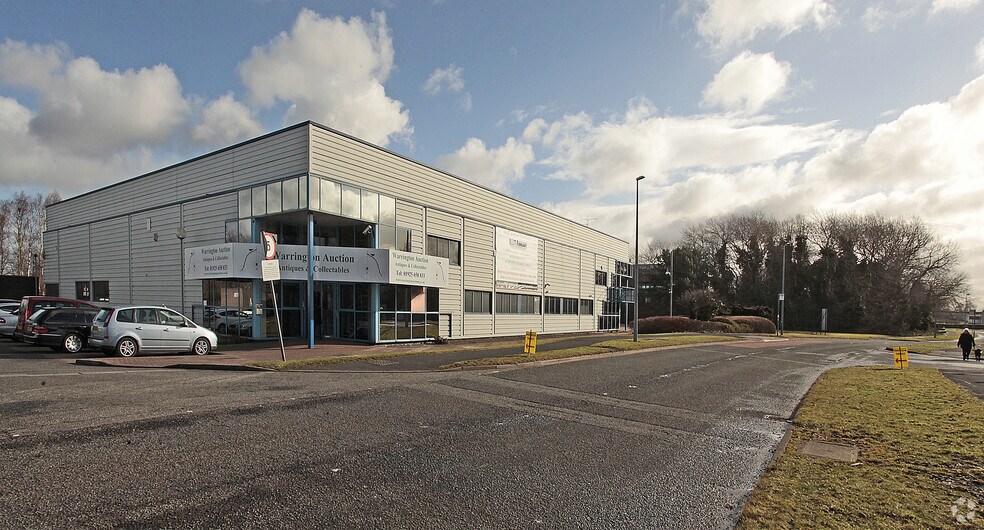 551-552 Europa Blvd, Warrington à louer - Photo du bâtiment - Image 3 de 4