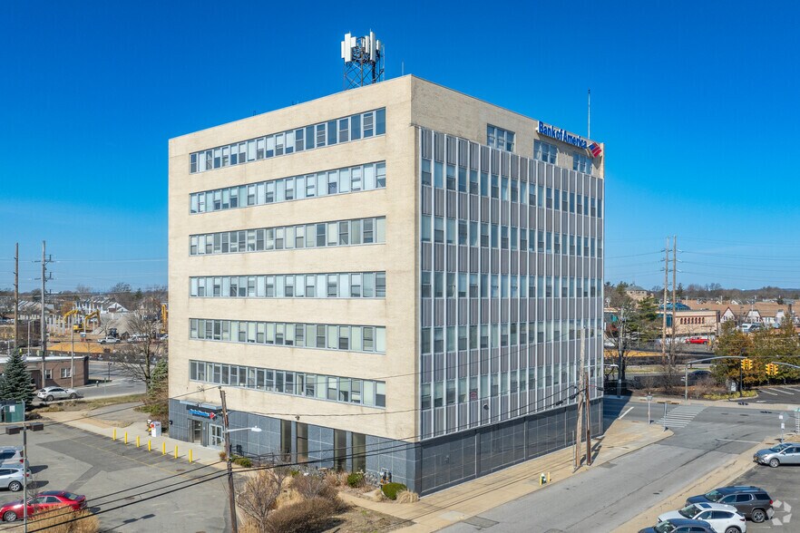 60 Hempstead Ave, West Hempstead, NY à louer - Photo principale - Image 1 de 23