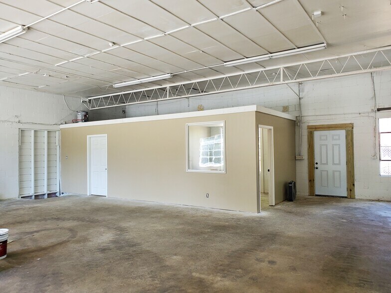 407 Flora Ave, Greenville, SC à louer - Photo du bâtiment - Image 2 de 2