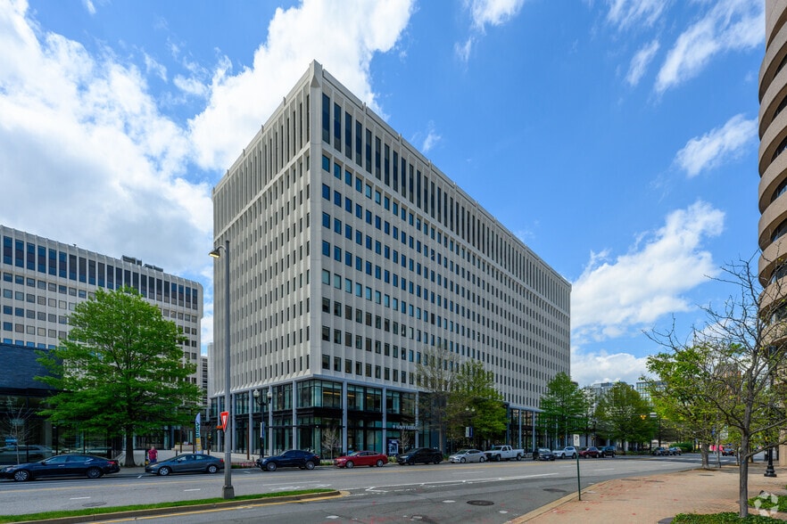 2450 Crystal Dr, Arlington, VA for lease - Primary Photo - Image 1 of 14