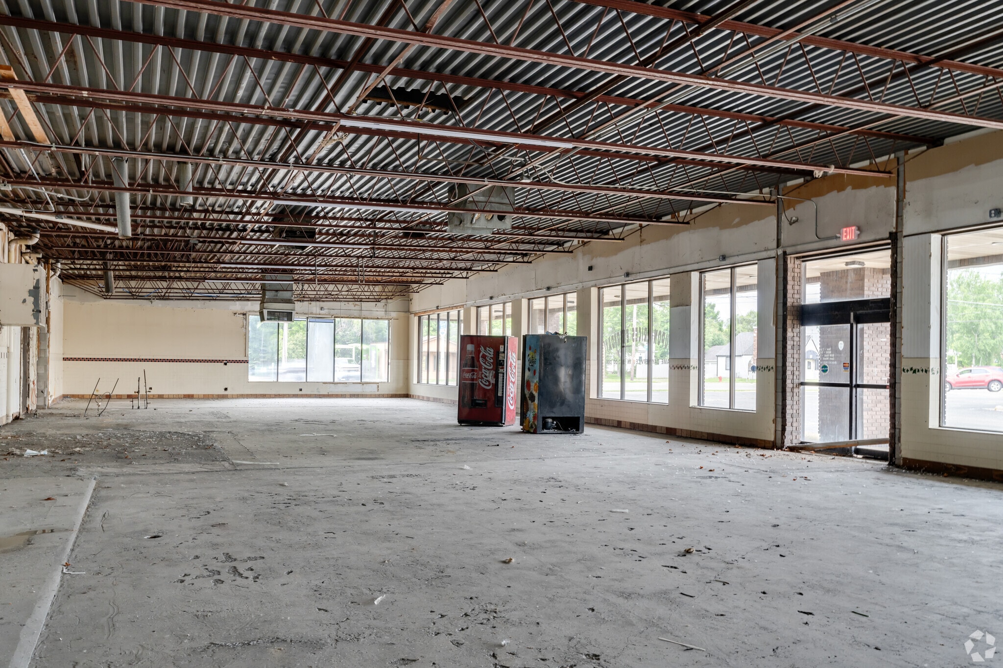 11956-11972 N Saginaw St, Mount Morris, MI for lease Interior Photo- Image 1 of 3