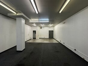 15500 Erwin St, Van Nuys, CA à louer Photo intérieure- Image 2 de 3