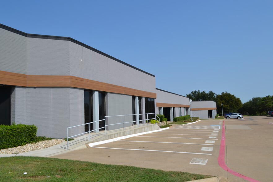 8101 Ridgepoint Dr, Irving, TX for lease - Building Photo - Image 1 of 4