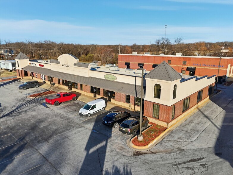 903 N Bloomington St, Lowell, AR à louer - Photo du bâtiment - Image 2 de 12