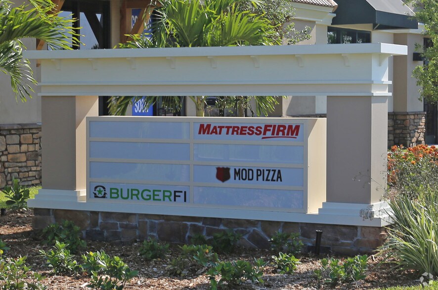 8899 W Boynton Beach Blvd, Boynton Beach, FL à louer - Photo du bâtiment - Image 2 de 2