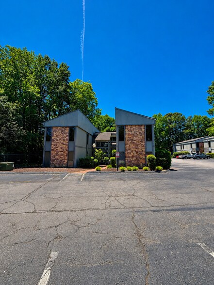 1100 Logger Ct, Raleigh, NC à louer - Photo du bâtiment - Image 1 de 14