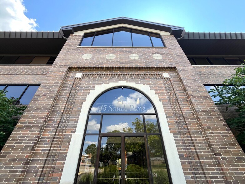 45 S Park Blvd, Glen Ellyn, IL à louer - Photo du bâtiment - Image 2 de 6