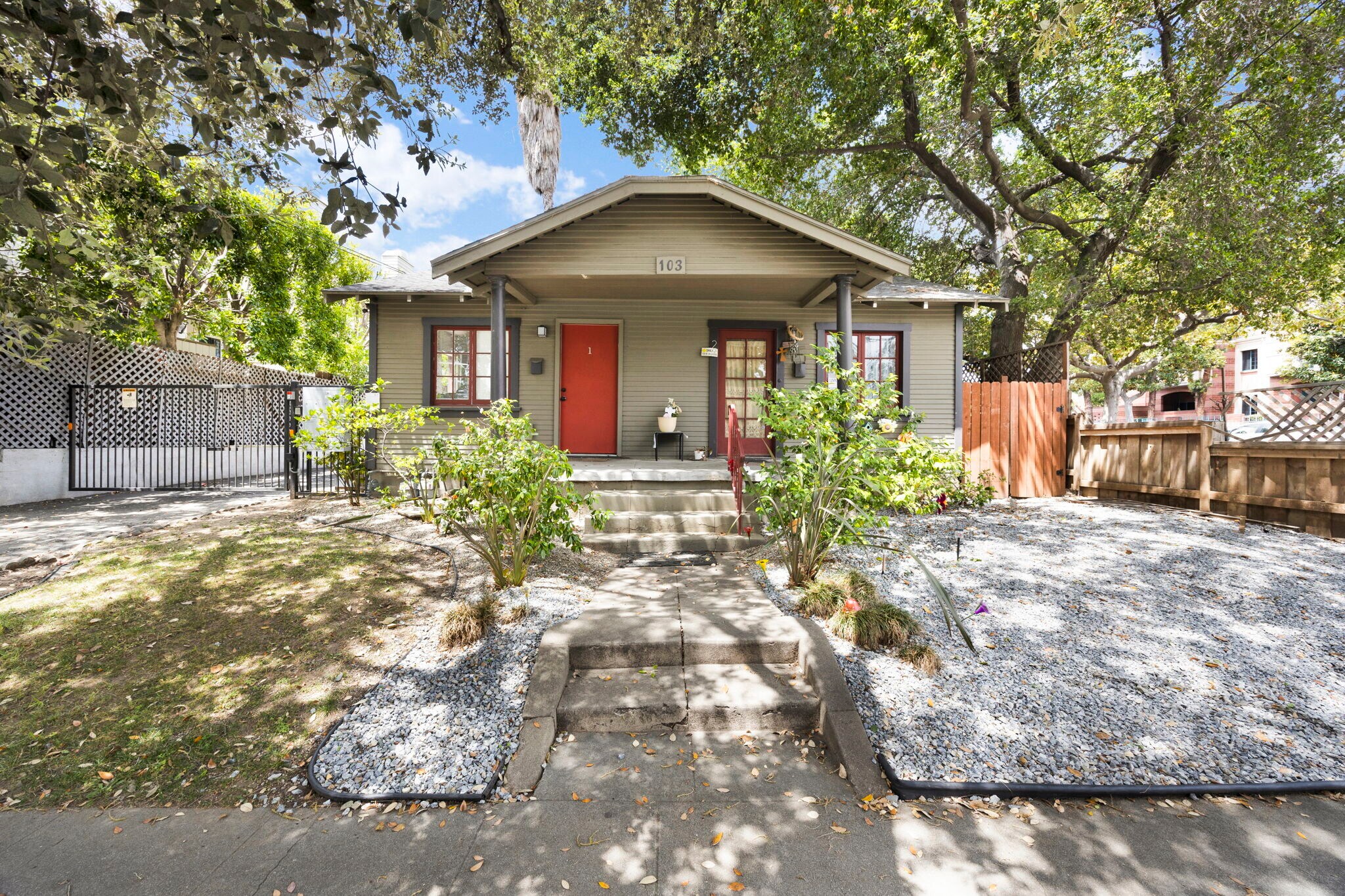 103 N Catalina Ave, Pasadena, CA à vendre Photo du bâtiment- Image 1 de 28