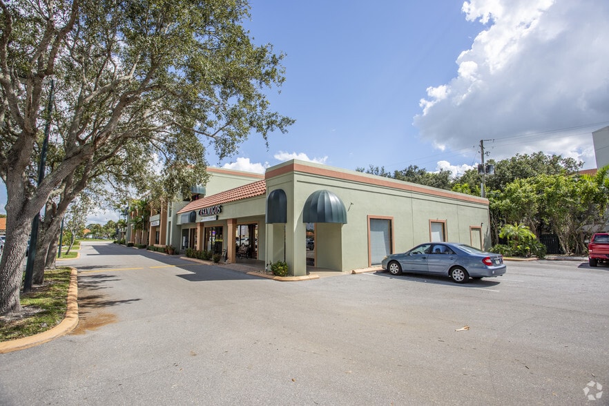 4947 Tamiami Trl N, Naples, FL for lease - Building Photo - Image 2 of 11