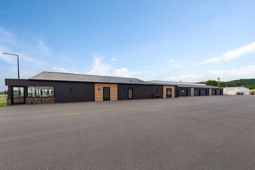 1215 N Riverfront Dr, Mankato, MN à louer - Photo du bâtiment - Image 2 de 13