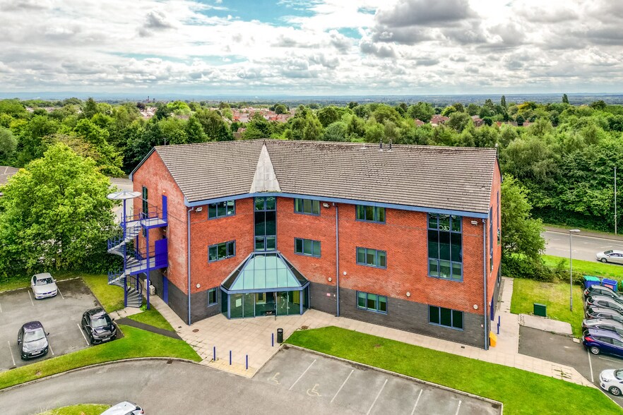 1 Pavilion Sq, Bolton à louer - Photo du bâtiment - Image 2 de 7