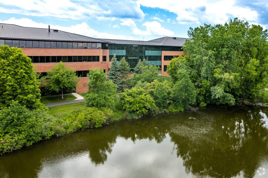 10350 W Bren Rd, Minnetonka, MN à louer - Photo du bâtiment - Image 2 de 7