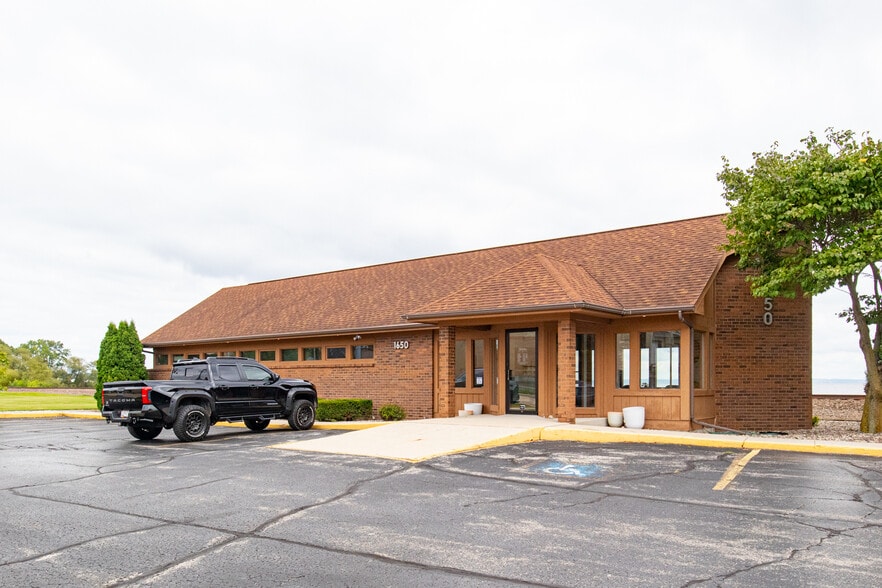 1650 S Main St, Oshkosh, WI for sale - Building Photo - Image 1 of 21