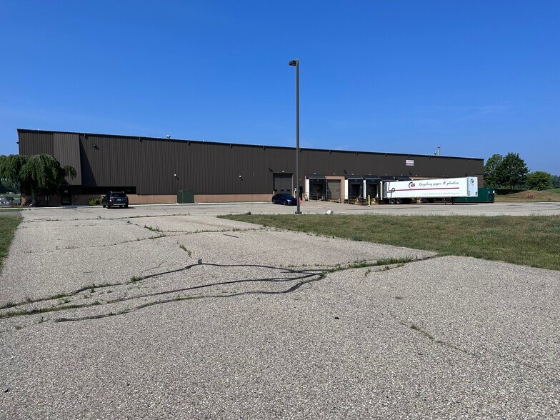 60 E 48th St, Holland, MI à vendre - Photo du bâtiment - Image 2 de 13