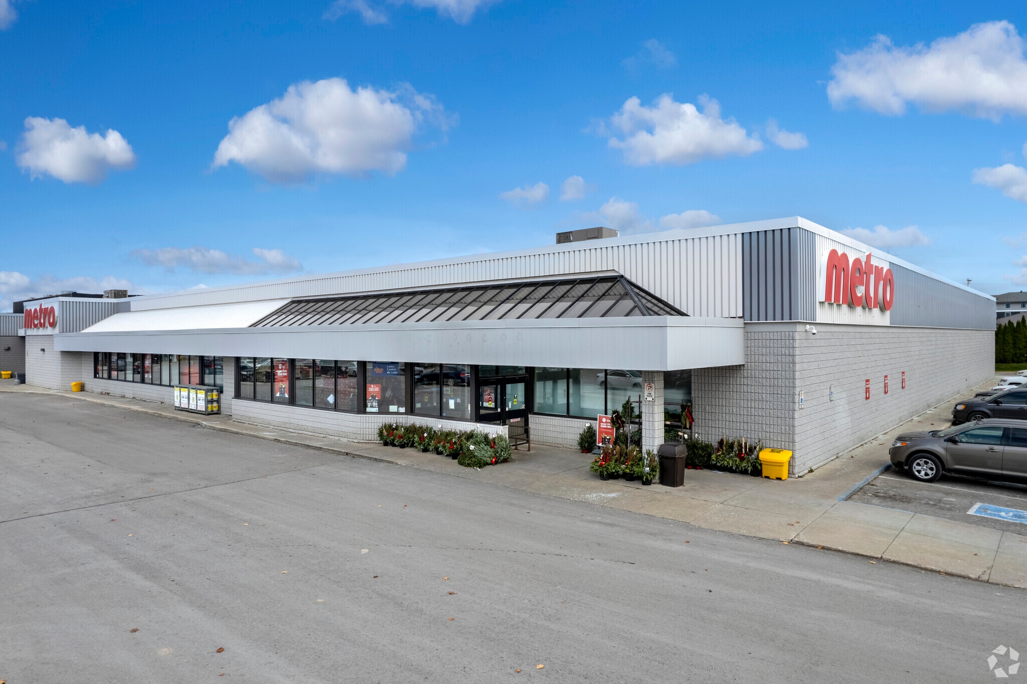 417 Wellington St, St Thomas, ON à louer Photo du bâtiment- Image 1 de 17