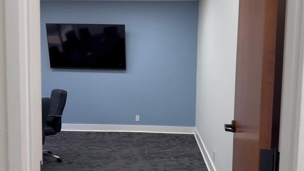 950 Isom Rd, San Antonio, TX for lease - Commercial Listing Video - Image 2 of 3