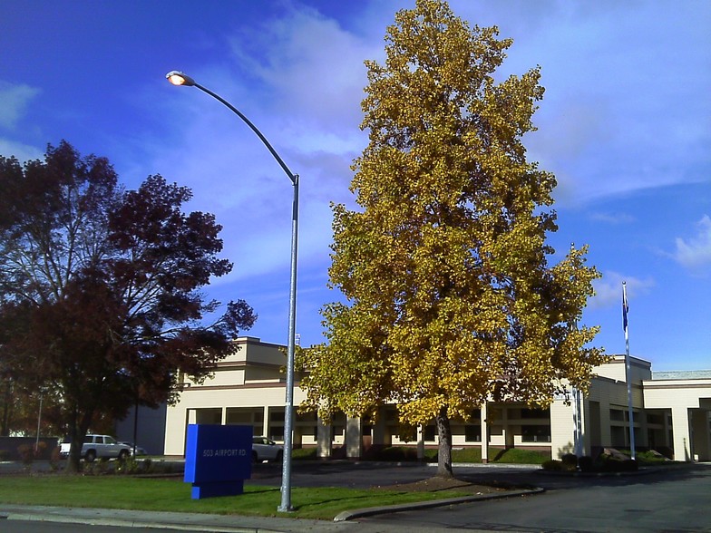 503 Airport Rd, Medford, OR à vendre - Photo du bâtiment - Image 1 de 1